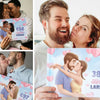 Paare halten ihr personalisiertes Buch „500 Tage, seit ich mich in dich verliebt habe“ – ein berührendes Geschenk für deinen Mann zu Weihnachten oder das perfekte Geschenk zum Valentinstag.