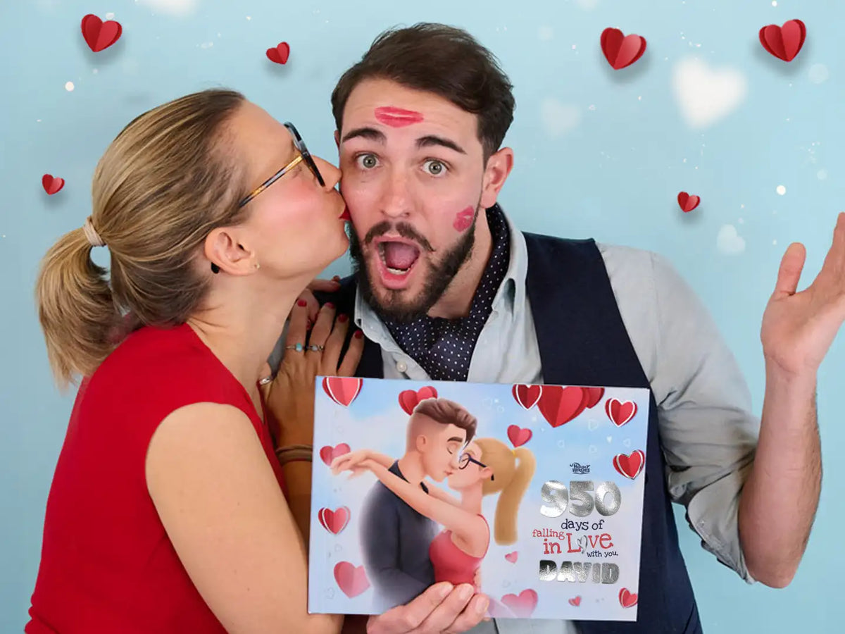 Spaß haben beim Lesen des neuen personalisierten Geschichtenbuchs für Paare – ein tolles Valentinstagsgeschenk für den Freund.