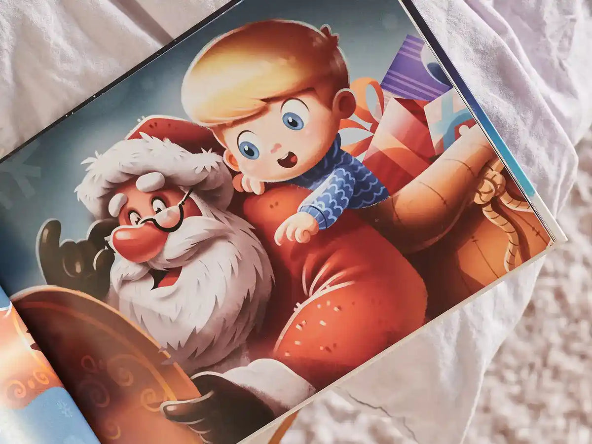 Der Weihnachtsmann hat ein herzerwärmendes Weihnachtsgeschenk gefunden – ein personalisiertes Weihnachtsbuch für Kinder.