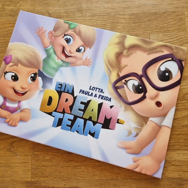 Das Cover des neuen personalisierten Geschwisterbuchs von Hurra Helden „Ein Dreamteam“.