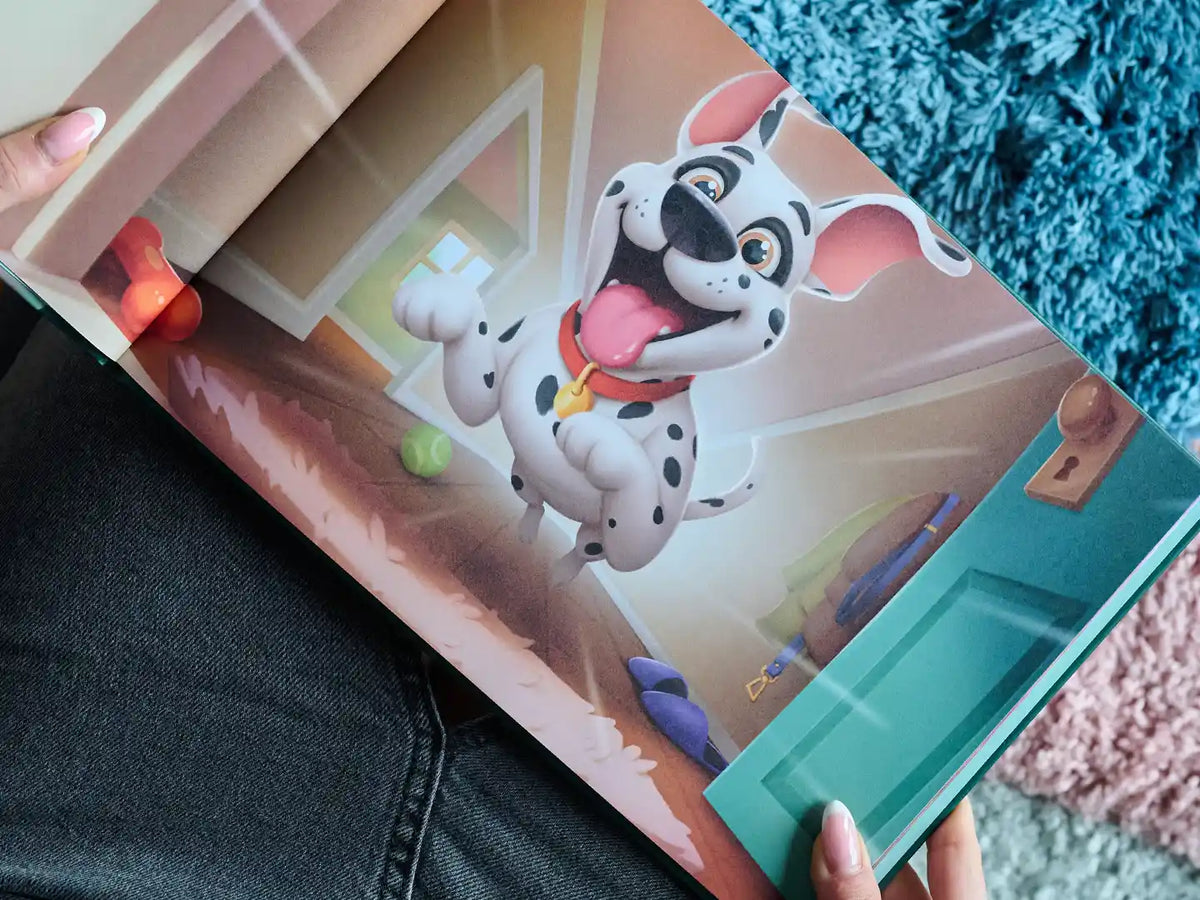 Illustration aus dem personalisierten Hunde­buch, die einen freudig auf seinen Besitzer zulaufenden Welpen zeigt – ein unvergessliches Geschenk für Tierliebhaber. 